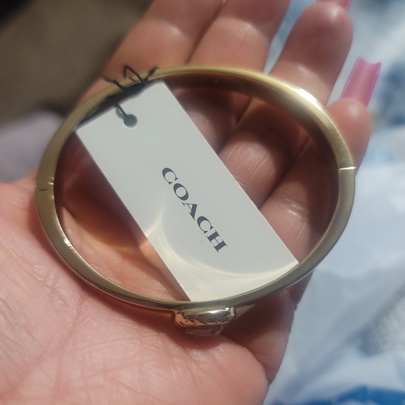 NEW COACH Open Circle Hinged Bracelet ~Gold One~New With Tags - Picture 3 of 9